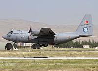 C-130B 61-0960 CLOFTING IMG 4717